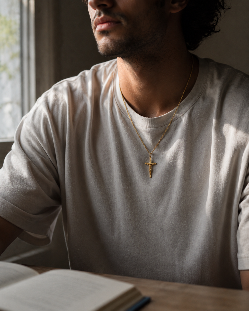 Aureli Jesus Crucifix Necklace